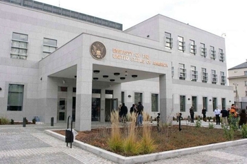 Ambasada SAD osudila napada na mostarske Srbe i paljenje srpske zastave u Zenici