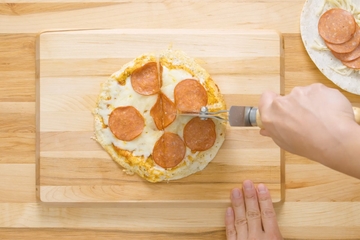 Recept za "lažnu" picu: Sprema se brzo, a pojede još brže