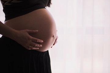 U BiH rađaju majke mlađe od 15 i starije od 50: Koliko su rizične takve trudnoće?