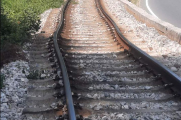 PRUGA DEFORMISANA Zbog vrućina obustavljen željeznički saobraćaj Banjaluka - Čelinac