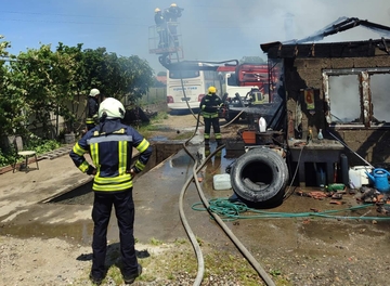 Lokalizovan požar u Bijeljini, intervenisalo 9 vatrogasaca (FOTO)