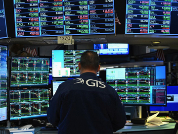 Investitori bježe u zlato: Cijena na istorijskom maksimumu, stižu prognoze i do 5.000 dolara