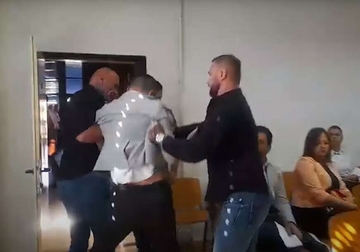 Ko su CRNOKOŠULJAŠI, koji silom izbacuju odbornike? Novi detalji SKANDALA u Doboju