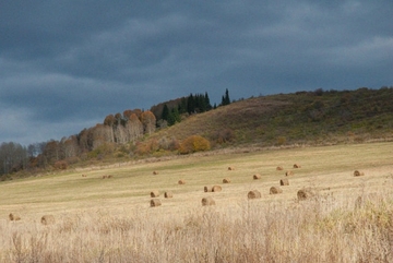 Sutra tokom dana sunčanije uz malu oblačnost, uveče na sjeveru kiša