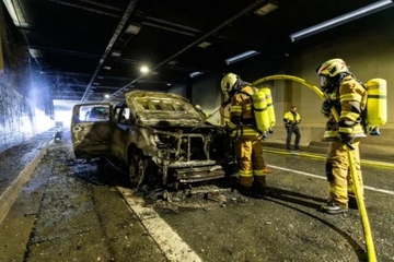 Drama u austrijskom tunelu: Vozilo iz BiH planulo, vozač spasio sebe i prikolicu sa dva auta