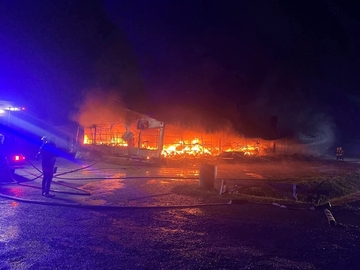 Ponovo veliki požar na pijaci “Arizona”, vatra progutala red tezgi (FOTO)