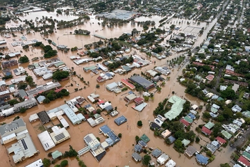 PADAVINE NE PRESTAJU DANIMA Rekordne poplave u Australiji, helikopterima evakuišu stanovnike (VIDEO)