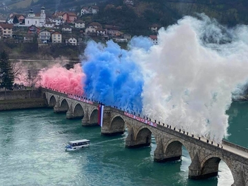 U čast Dana Republike navijači Crvene zvezde priredili spektakl u Višegradu (VIDEO)