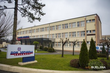 Domu zdravlja u Bijeljini donirano specijalno vozilo, oprema, tunel za dezinfekciju