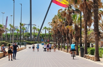 Nova pravila u Španiji: Kazne za turiste koji šetaju bez majice, u šorcu ili bikiniju