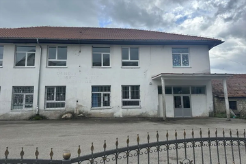 Nastavnik iz Gacka napadnut na času: Roditelj ga uhvatio za vrat i zaprijetio