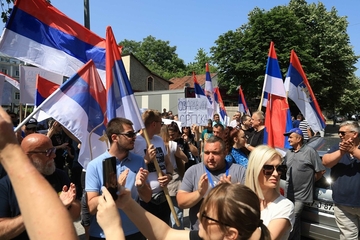 Na protestu zbog hapšenja Milana Miličevića ostali mahom aktivisti SDS, najviše ih je iz Bijeljine, Teslića...