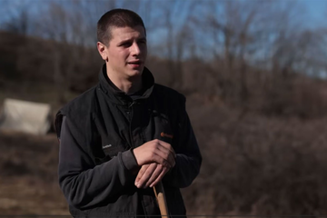 Miloš živi u šatoru sa 300 ovaca, nema struje i sam plaća studije (VIDEO)