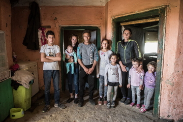 Balkanski biznismeni iz Amerike kupuju kuću porodici sa devetoro djece