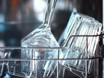 Zašto čaše nikada ne treba odlagati naopako? Stručnjaci otkrivaju veliku grešku u kuhinji