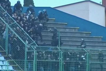 Sukob policije i navijača Željezničara na "Pecari"
