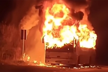 Autobus na putu u BiH potpuno izgorio (VIDEO)