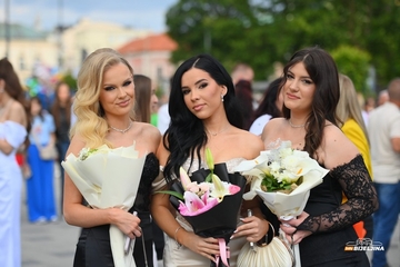 Maturanti Poljoprivredne i medicinske škole Bijeljina zablistali gradskim ulicama (FOTO)