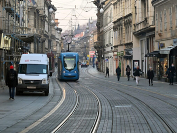 Skandal na božićnom slavlju u Hrvatskoj: Muškarac nag plesao na stolu!