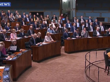 Poslanik se ubio u parlamentu!