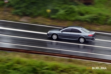 Kolovozi mokri i klizavi, povećana opasnost od odorona