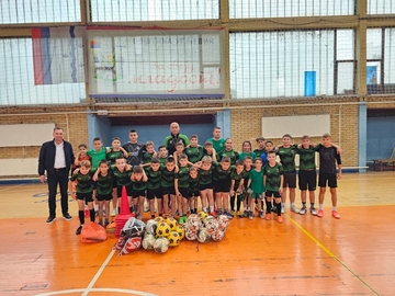 Podrška mladim ugljevičkim fudbalerima: Uručena sportska oprema Školi fudbala "Rudar"