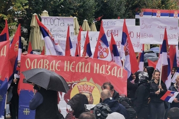 Okupljeni Srbi poručuju: "Mi imamo jednu državu - Srbiju; Dosta nam je Kurtijevog terora"