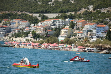 Izvjesno samo ljetovanje u Neumu i Crnoj Gori