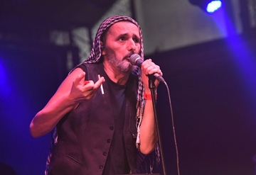 Incident na koncertu Majki, Bare s bendom napustio binu: "Šta je ovo? Policijska država?" (VIDEO)