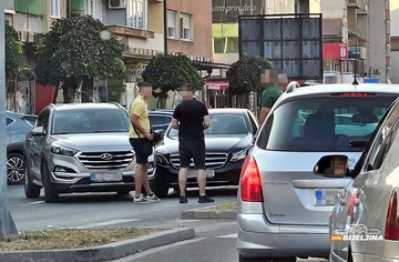 Tri udesa u centru Bijeljine, saobraćaj usporen (FOTO)