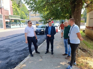 Dakić sa saradnicima obišao radove na asfaliranju centralne gradske ulice u Kotor Varošu