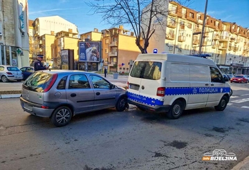 Bijeljina: Autom udario u policijsku maricu, naduvao 1,4 promila (FOTO)