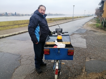 Auto-radio grmi na Boškovom biciklu: Građevinski radnik iz Gradiške ima nesvakidašnju strast