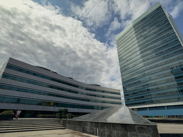 Da li su zaposleni u zajedničkim institucijama zaslužili više od 1.000 KM naknade?