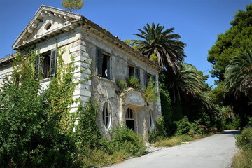 "Titovi Havaji" zarasli u bršljan i korov (FOTO)