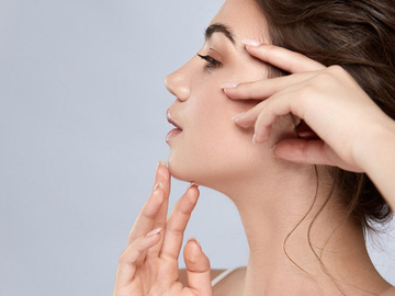 Prirodni lifting bez igle: Japanska vježba koja uklanja podbradak i vraća mladalački izgled