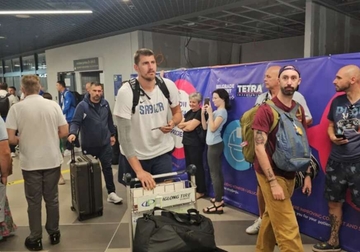 KOŠARKAŠI STIGLI KUĆI Jokić u žurbi, Dobrić u porodičnom zagrljaju, a Micić dočekan uz osmijehe