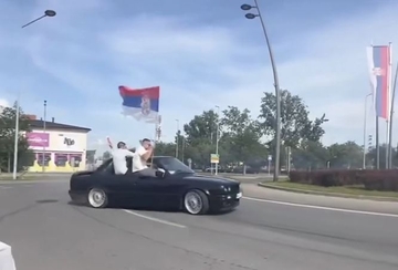 Snimak svatova u kružnom toku koji je šokirao ljude (VIDEO)