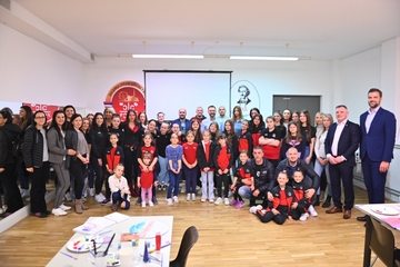 Humanitarna slikarska radionica u Beču: Prikupljaju novac za djecu sa Kosova (FOTO)