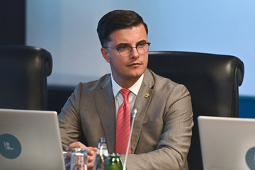 Vozilo u kojem su bili ministar i trudna supruga učestvovalo u sudaru