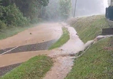 Bijeljina: Jako nevrijeme u Dragaljevcu, padao i grad (FOTO) 