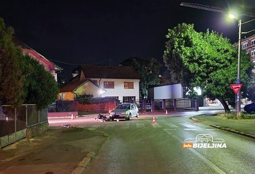 JOŠ JEDNA NEZGODA U BIJELJINI Sudar golfa i motocikla (FOTO)
