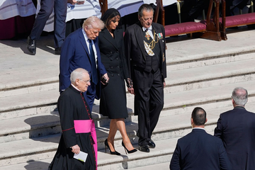 Tramp se oprostio od pape