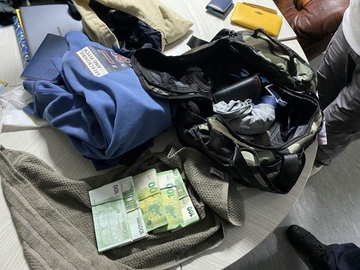 Ca­ri­ni­ci u pe­ški­ru na­šli 51.000 evra