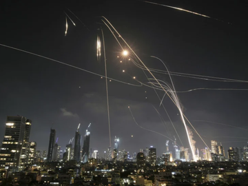 Iran uzvratio na američku agresiju, balističke rakete padaju po zalivu