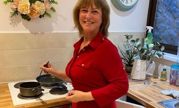 NAPLAĆUJE RUČAK porodici za Božić: ''Novac moraju da uplate do 1.decembra'' ako žele da jedu, a čak ni unuci nisu izuzeti 