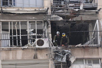 Iran uzvratio udarom: Kasetne rakete pogodile Tel Aviv, ima mrtvih (VIDEO)