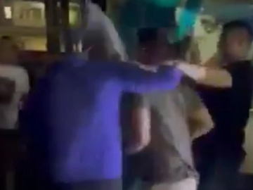 Pojavio se snimak napada na Miloša Pavlovića – pogođen flašom u glavu (VIDEO)