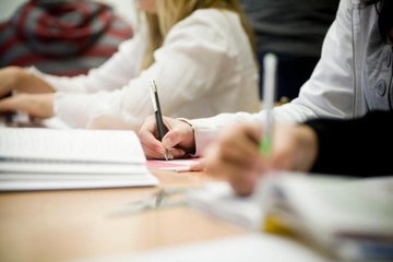 Imaju bolje rezultate iz engleskog nego iz srpskog: Rezultati istraživanja među učenicima i studentima iznenadili