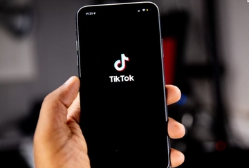 Još jedna žrtva TikToka: Dječak preminuo zbog izazova u kom je trebalo da popije lijekove, njegovi roditelji upozoravaju